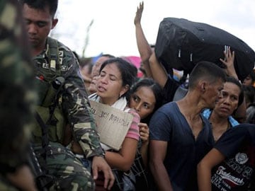 Typhoon-struck Philippine city begins mass burial