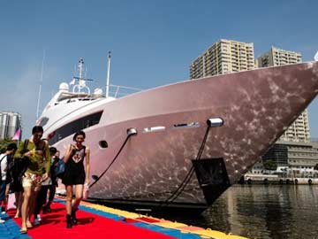 Average billionaire loves yachts, private jets, arts; has four homes: survey