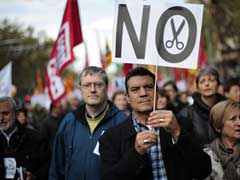 Fearful for their jobs, Spaniards take deep wage cuts