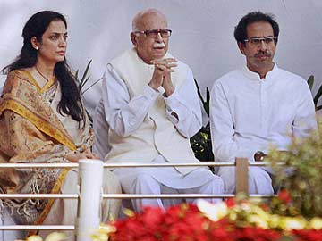 Mumbai: Hundreds pay tribute to Bal Thackeray on first death anniversary