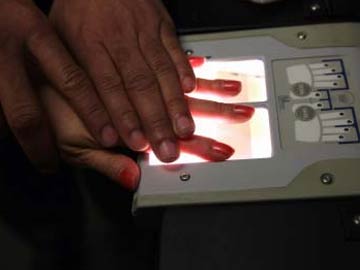 Adopt Aadhaar authentication for card-based transactions: RBI