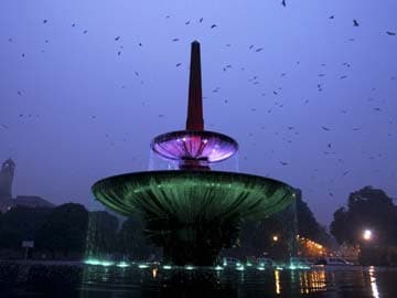 Delhi: Cloud, smog cover stays; rain forecast for Thursday
