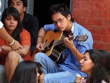 Delhi: Why crucial young voters are difficult to woo