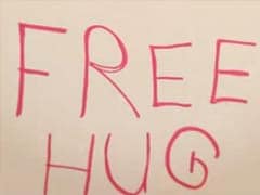 Saudi Arabia police arrest two people over 'free hugs'