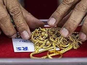 More than one kilogram of gold seized from air passenger