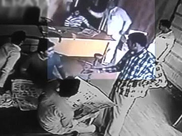 Haryana leader assaults toll plaza manager in Gurgaon