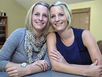 Identical twins share breast cancer, rare surgery 