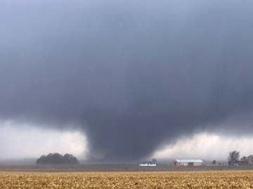 Six dead as tornadoes rip through US Midwest 