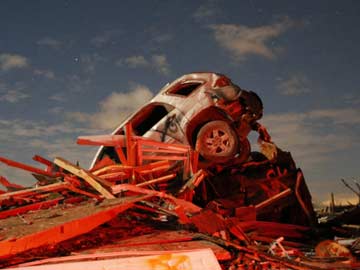 Survivors of deadly US Midwest tornado sift through wreckage