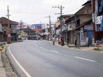 Kerala shuts down, suffers Rs 900 crore loss