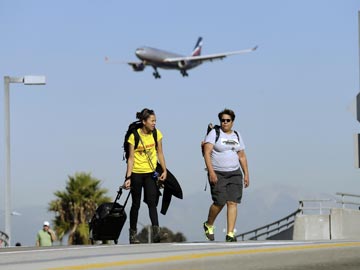 Man pulls out unloaded gun, causes panic at Los Angeles airport