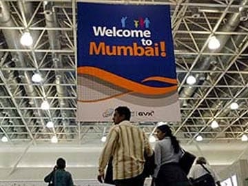 Mumbai: flights delayed at airport due to main runway closure