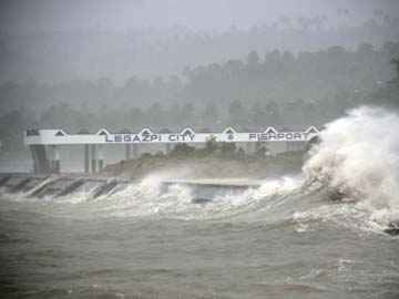 US ships sent to aid Philippines typhoon survivers