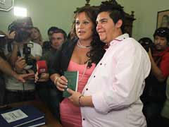 In Argentina, pregnant groom weds in a legal first
