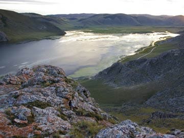 Two surprises in ancient DNA of boy found buried in Siberia