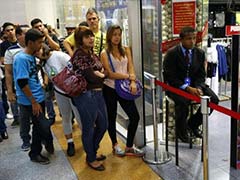 Crack a joke and stay cool: surviving Venezuela's queues