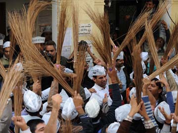 Aam Aadmi Party now a recognised party, broom to be reserved symbol: Election Commission