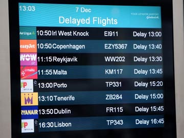 Fog causes 200 flight cancellations in Britain