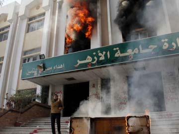 One killed as Islamist students and police clash in Cairo