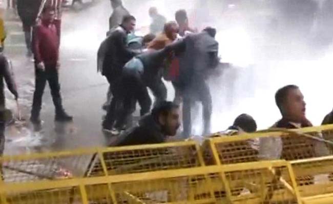 Demanding action against Virbhadra Singh, BJP supporters protest outside Rahul Gandhi's house; police use water cannons