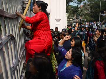 Bangladesh capital cut off to prevent opposition march