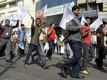 Police halt Bangladesh opposition leader from leading mass march