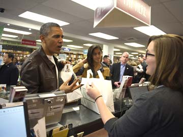 Barack Obama and daughters go big on books, halt traffic at local store