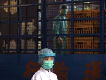 Hong Kong confirms first death from H7N9 bird flu