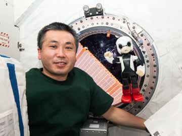 Japan robot astronaut talks Santa in first chat with spaceman