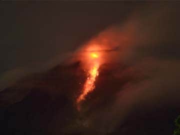 Indonesia rumbling volcano unleashes fresh burst