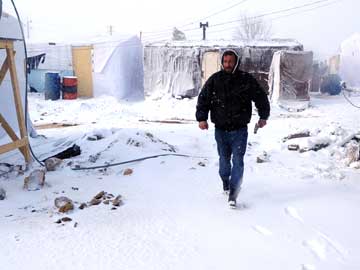 Snowstorm brings new misery for Syria refugees