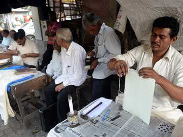 Mumbai's last generation of letter writers signs out 