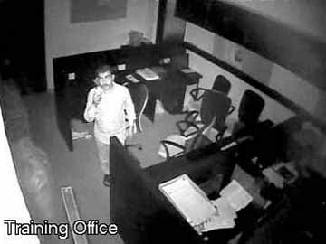 Mumbai: Eluding 8 guards, burglar loots 11 offices in 1 hour