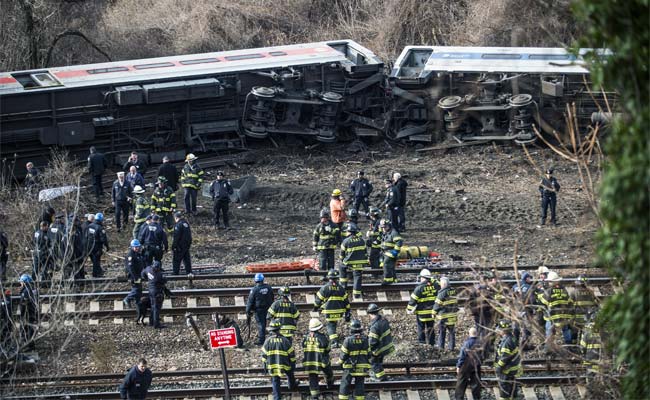 Commuter train accident on a curve in the Bronx kills 4 and injures dozens