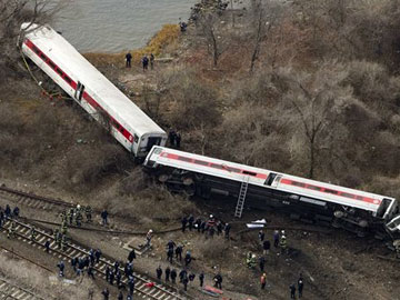 Amtrak Service Disrupted on New York City-Albany Line for Second Day - The  New York Times