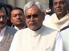 After Congress walloping in states, Nitish Kumar decides against alliance