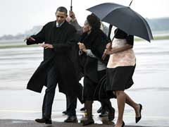 Delayed Barack Obama cheered at Nelson Mandela memorial