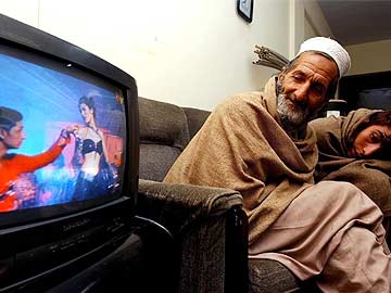 Pakistani court stops airing of Indian, foreign films on television