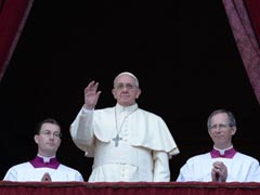 Be peacemakers all, Pope says in first Christmas message