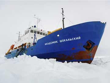 Rescue of stranded Antarctic ship stalls