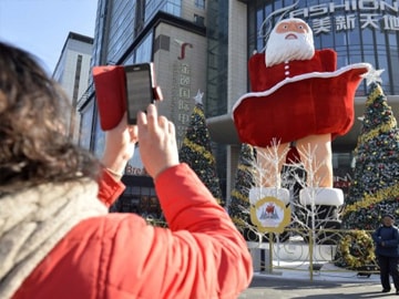 Battle of the Christmas decorations for Hong Kong malls 