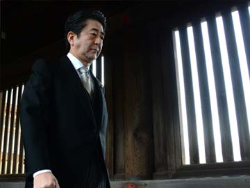 South Korea condemns Shinzo Abe's 'anachronistic' visit to war shrine
