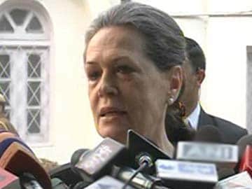 Sonia Gandhi reviews Congress debacle; ally Sharad Pawar slams 'weak leadership'
