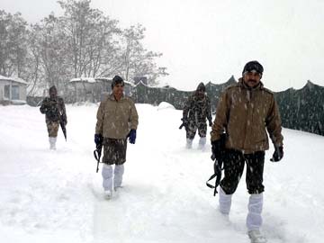 Three trapped in snow avalanche in Jammu and Kashmir rescued