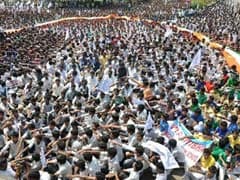 Andhra bifurcation: Partial response to bandh call in Vizag, Vijayawada