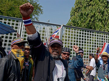 Thai protesters step up campaign to disrupt elections