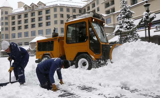 US freeze shows no sign of weekend melt after deadly storm, several dead