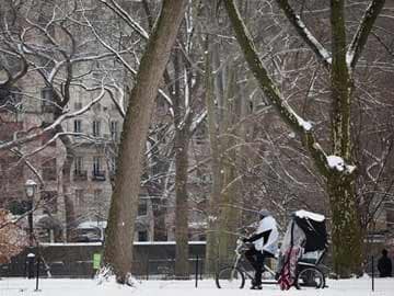 US winter weather kills seven; record highs in New York, Philadelphia