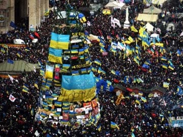 Ukrainians protest en masse in bid to oust Viktor Yanukovych