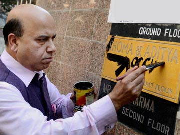 Vijay Jolly to appear before National Commission for Women over goonda act